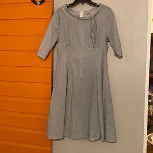 Like new dress with tie on neck.